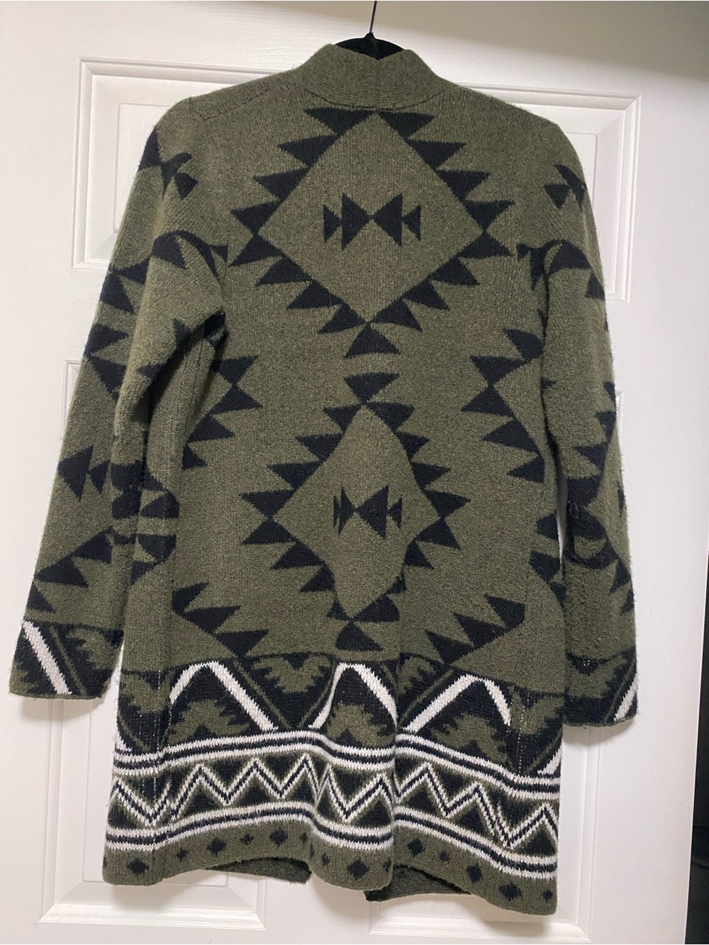 Stylish FRYE Olive & Black Aztec Open-Front Cardigan with Patterned Hem - Picture 3 of 8